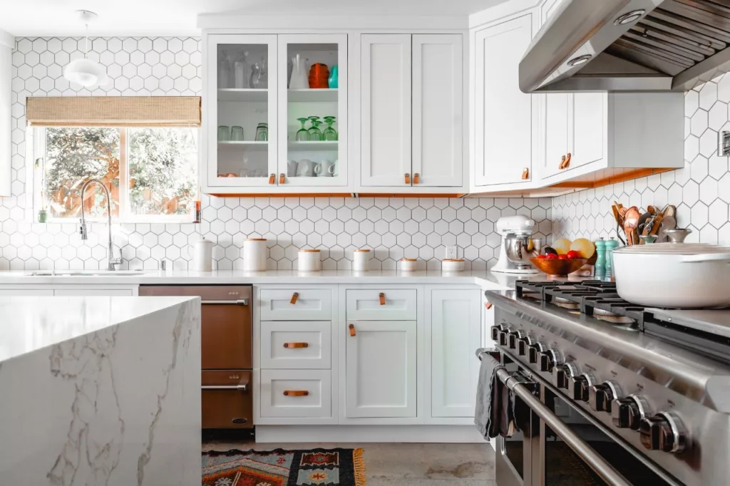 Honeycomb tile backsplash in a classic style kitchen.